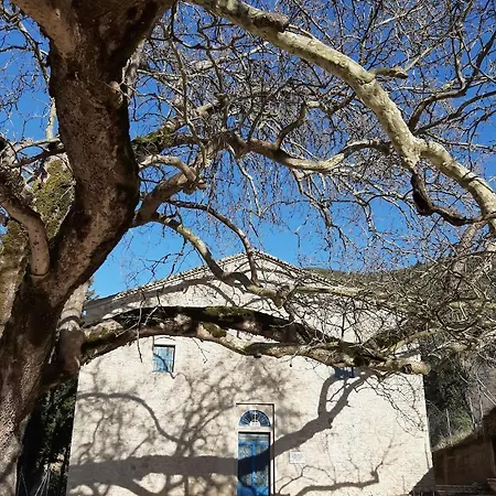 Lina's Stone House Калаврита